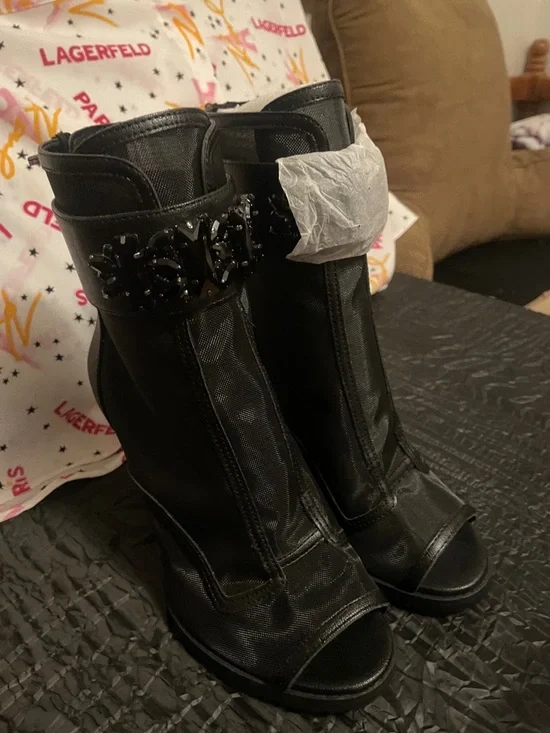 Karl Lagerfeld Black Logo-Stamped Ankle Boot - Picture 5 of 17